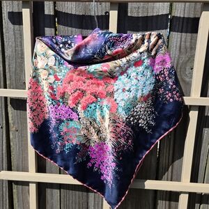 Arnisa Silk Scarf 35x35"